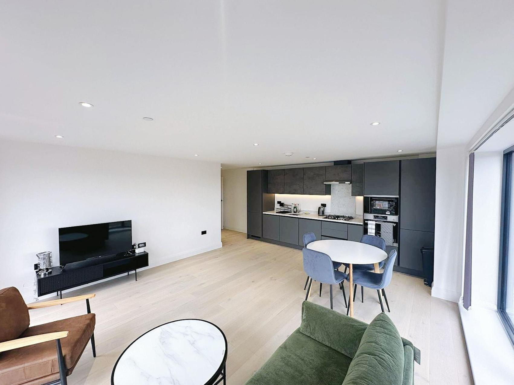 Luxury Modern Flat Near Center Lägenhet London Exteriör bild