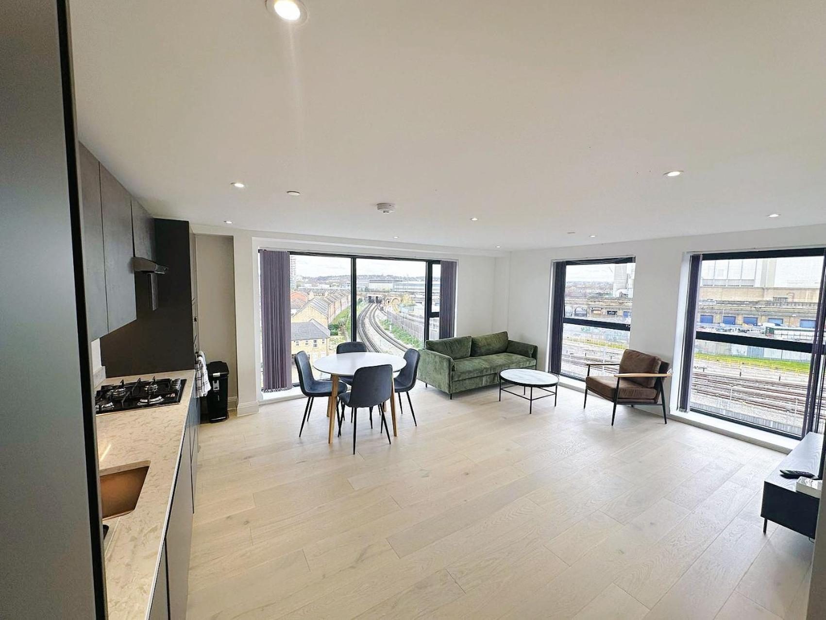 Luxury Modern Flat Near Center Lägenhet London Exteriör bild