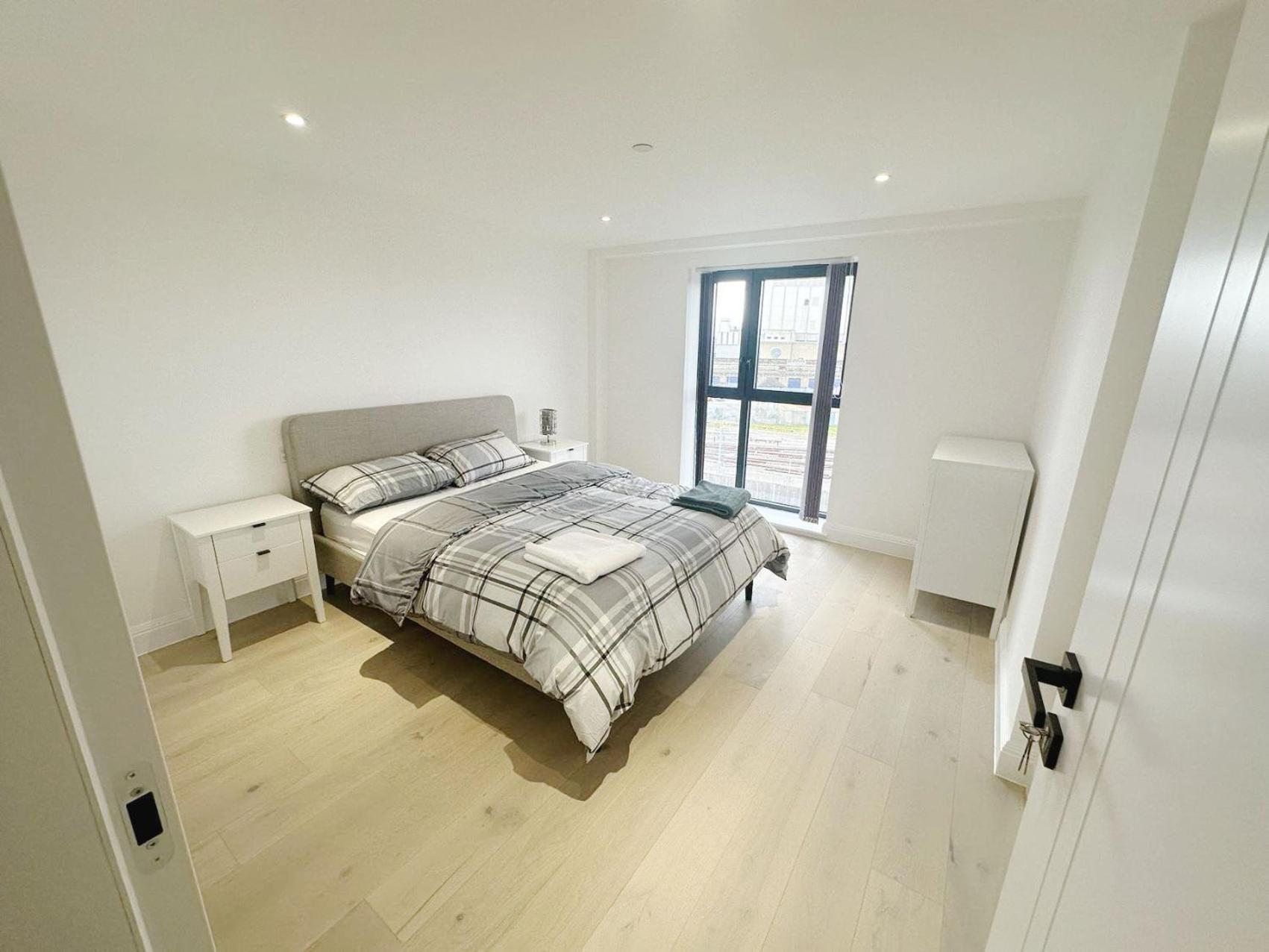 Luxury Modern Flat Near Center Lägenhet London Exteriör bild