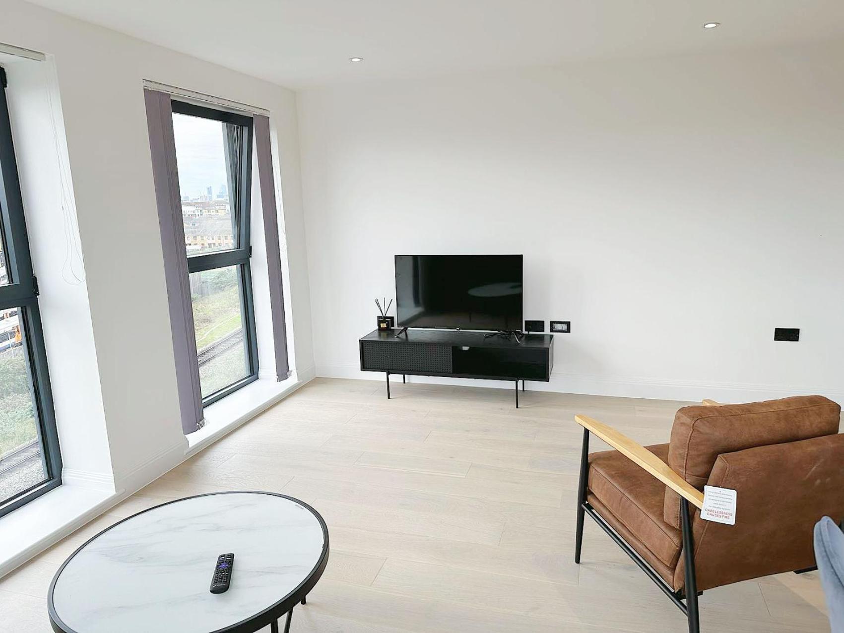 Luxury Modern Flat Near Center Lägenhet London Exteriör bild