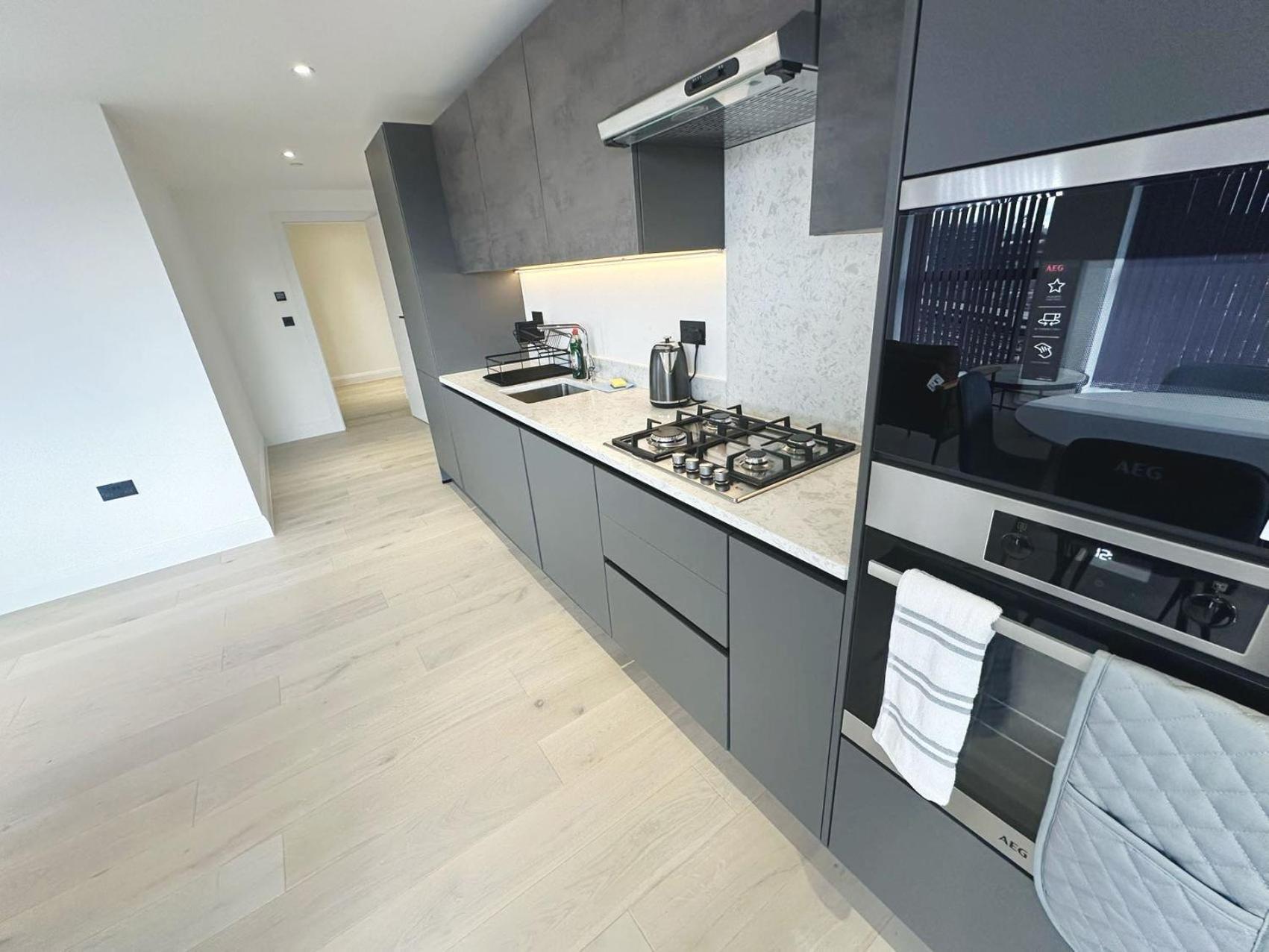 Luxury Modern Flat Near Center Lägenhet London Exteriör bild