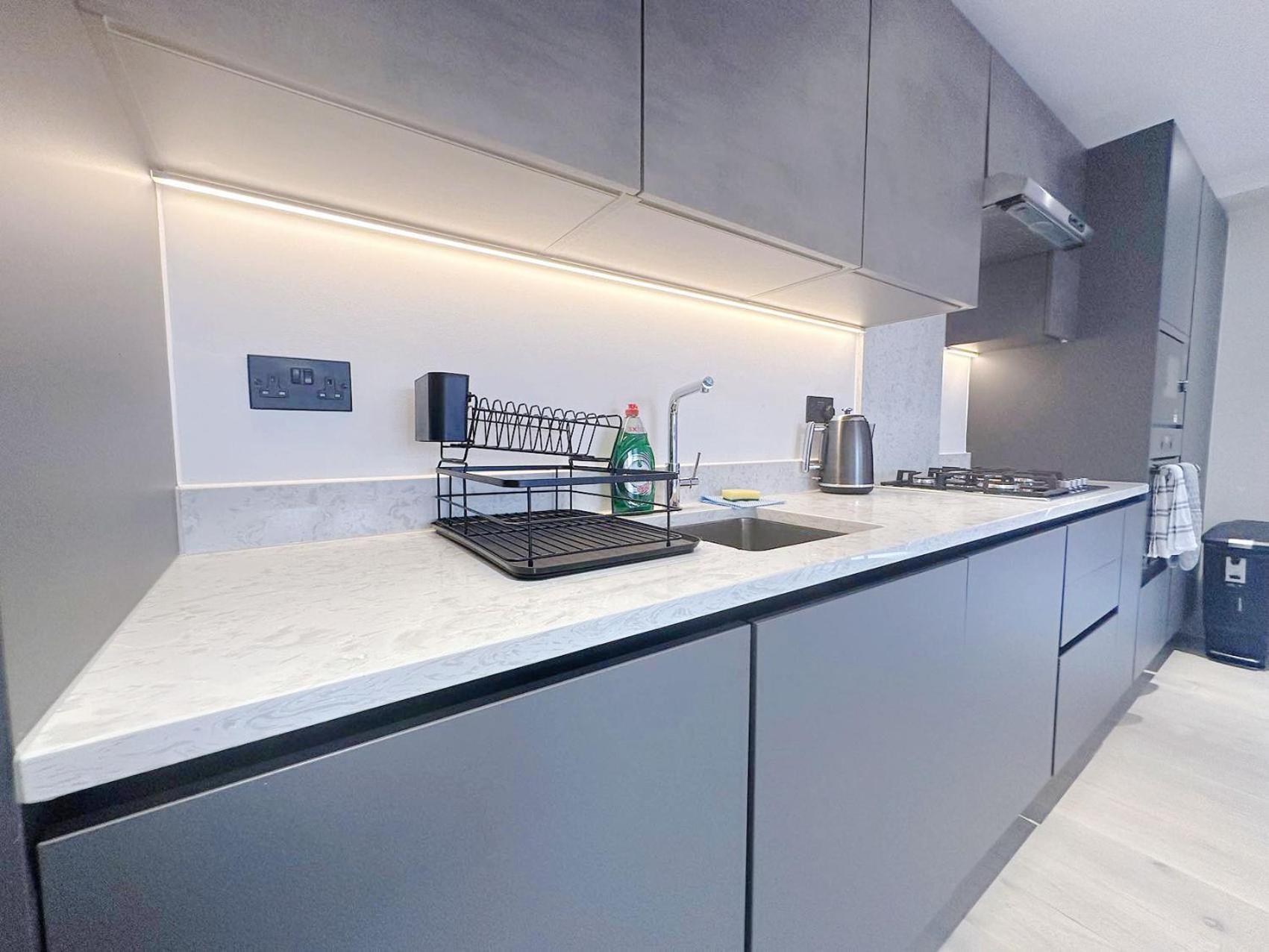 Luxury Modern Flat Near Center Lägenhet London Exteriör bild